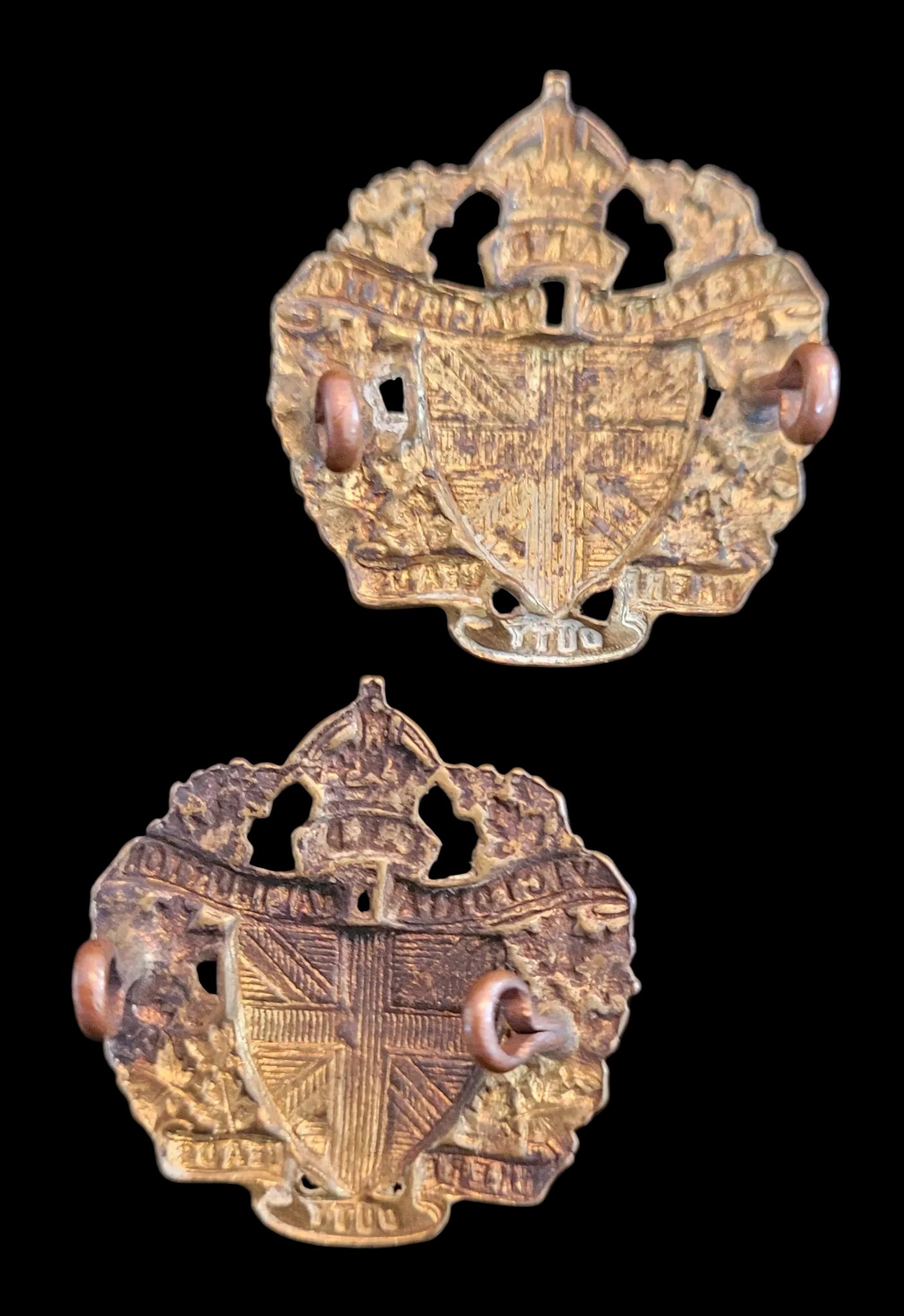 1932 Pattern Canadian Collar Badges to the Victoria and Haliburton Regiment