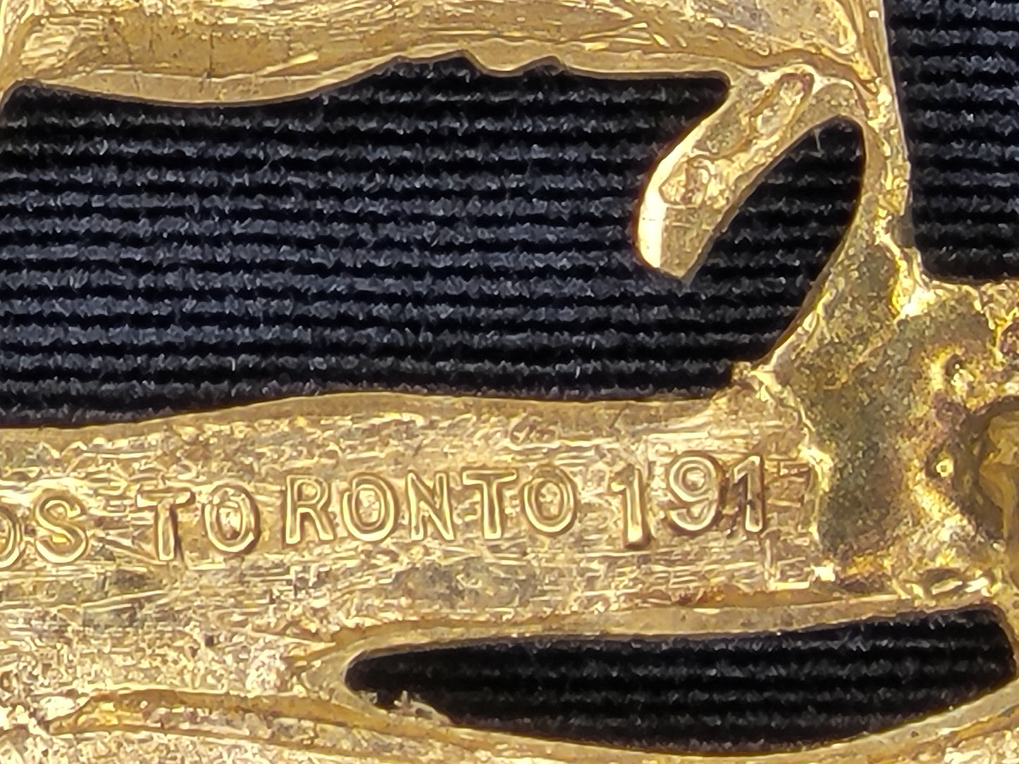 WW1 CEF Royal Canadian Dragoons Gilt (officer's?) 1917 dated Cap Badge