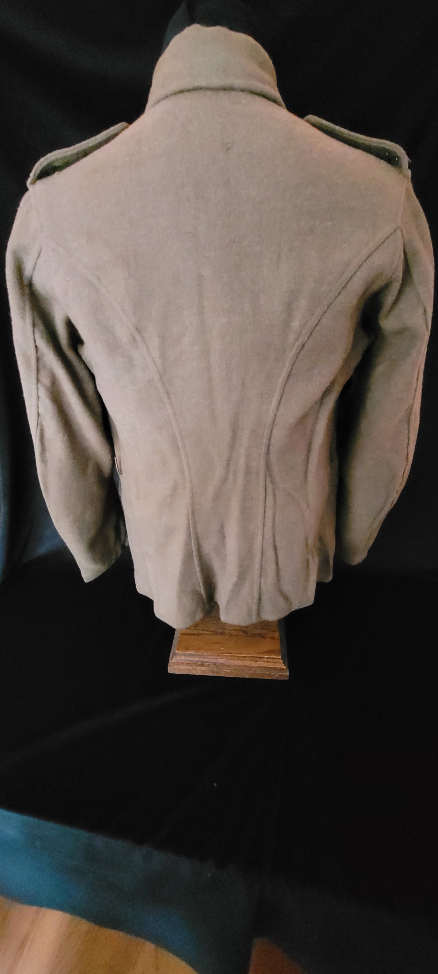Five-button Tunic for the Royal Canadian Artillery 5