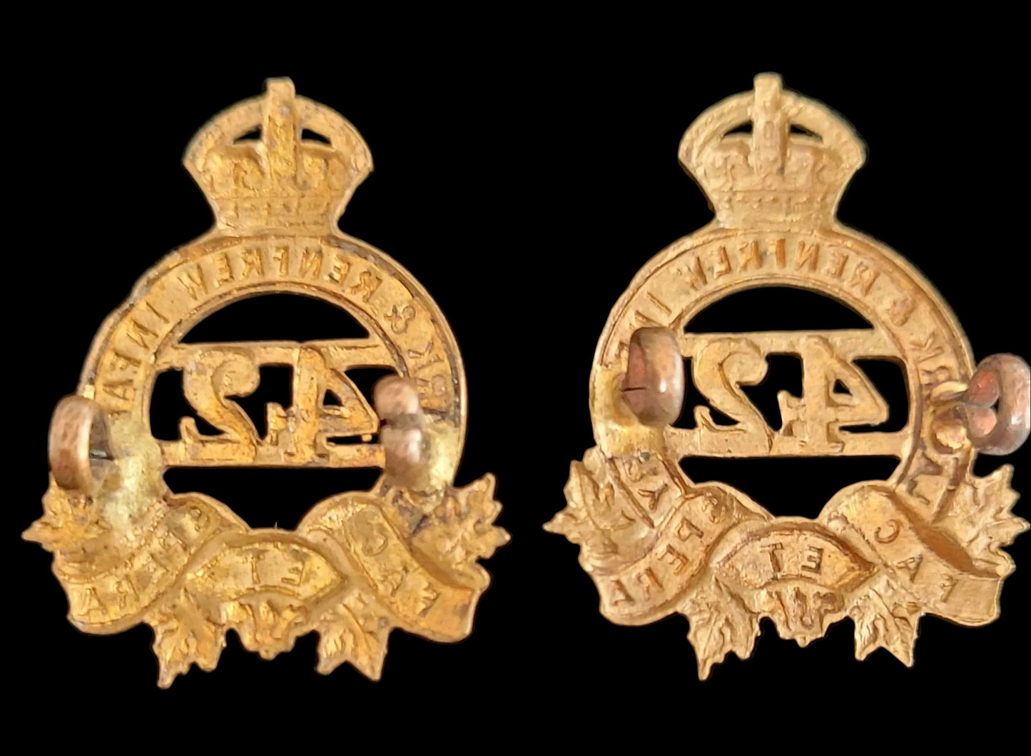 Pre-WW1 Collar Badges to the 42nd Lanark & Renfrew Regiment obverse