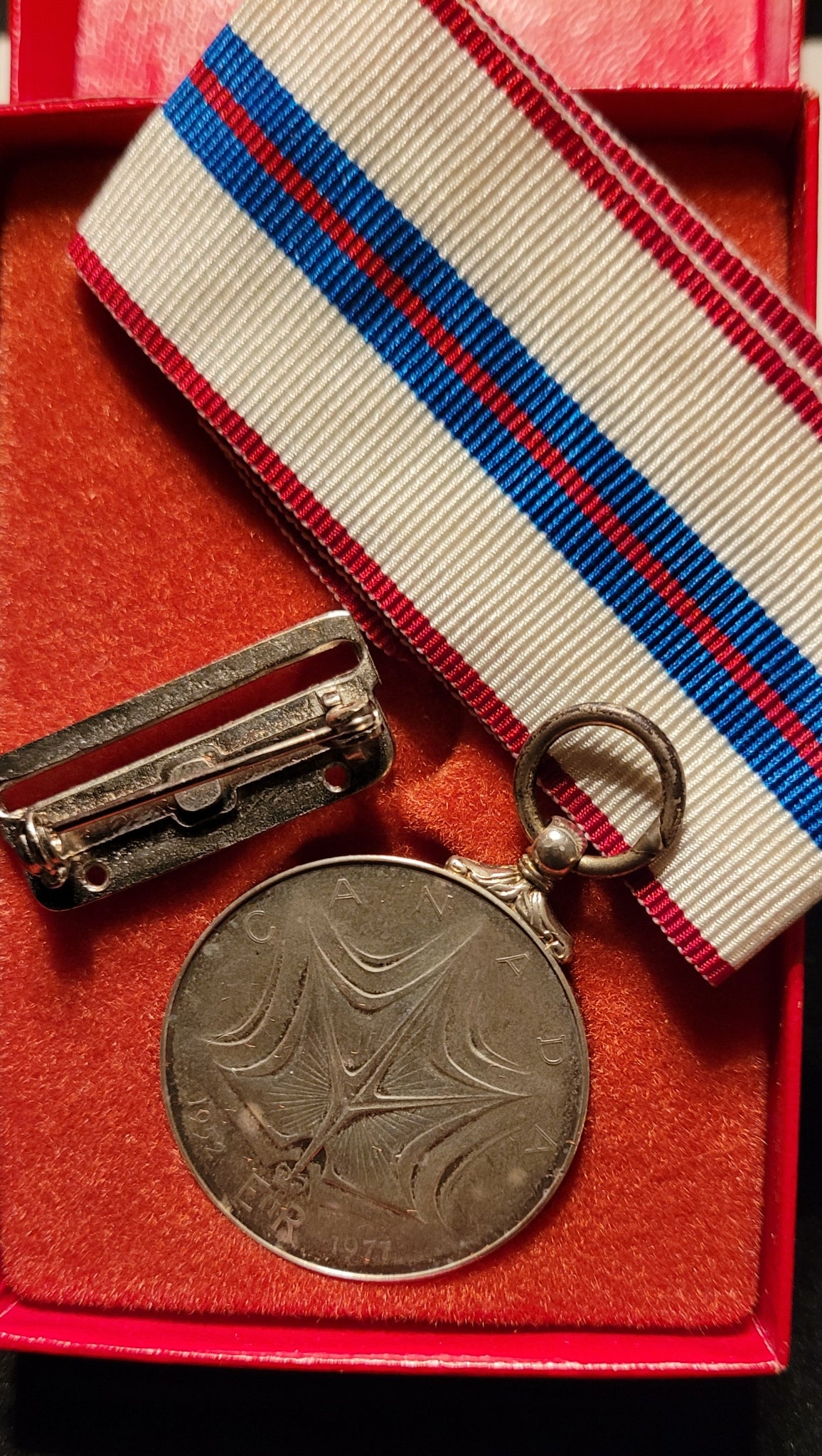 Queen Elizabeth II Silver Jubilee Medal - Men's Issue obverse