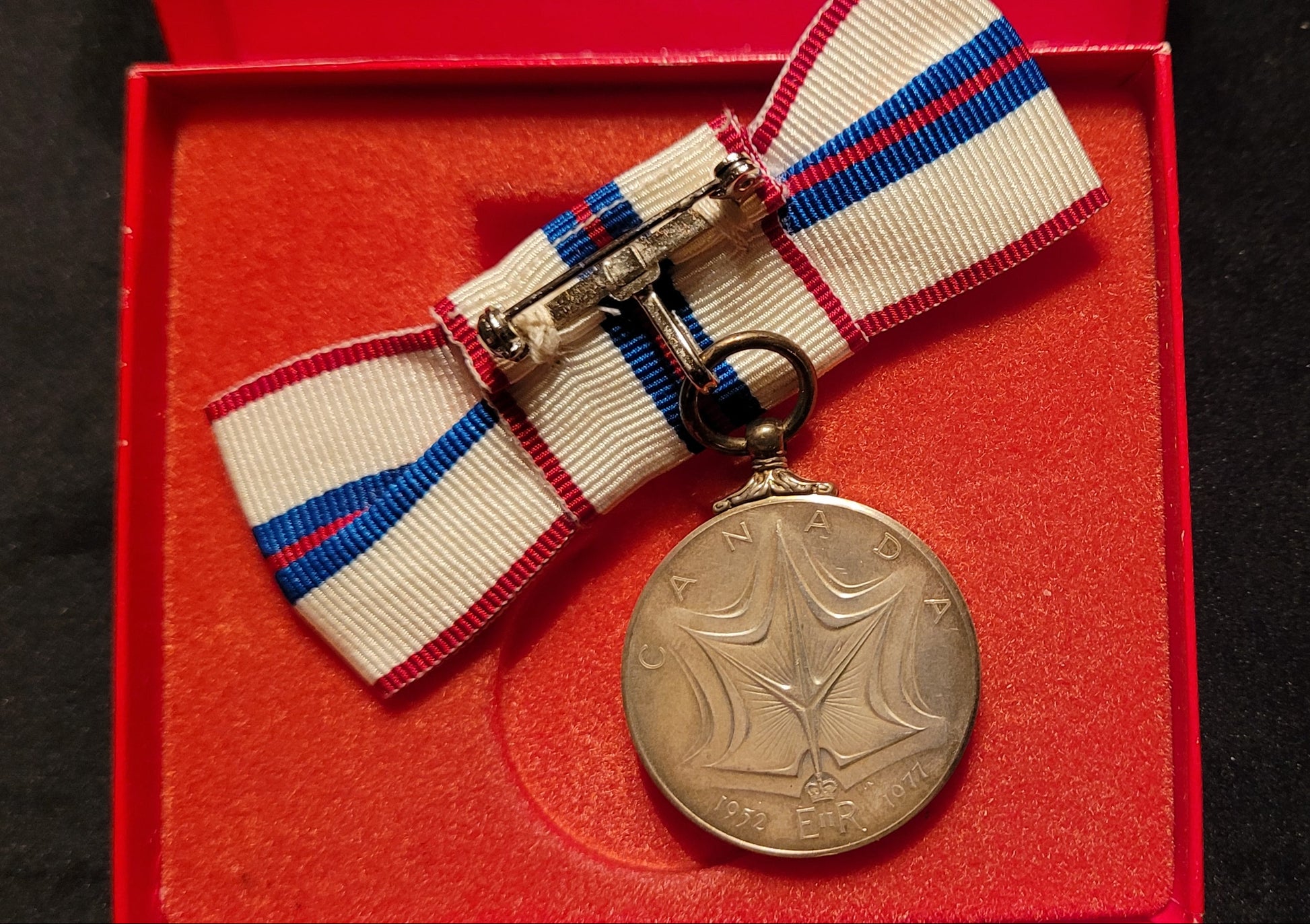 Queen Elizabeth II Silver Jubilee Medal - Women's Issue obverse