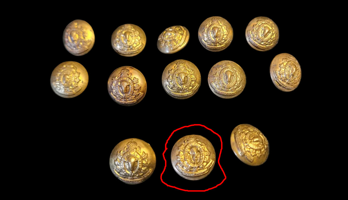 RCMP 16mm tunic buttons obsolete Royal Canadian Mounted Police kings crown 1