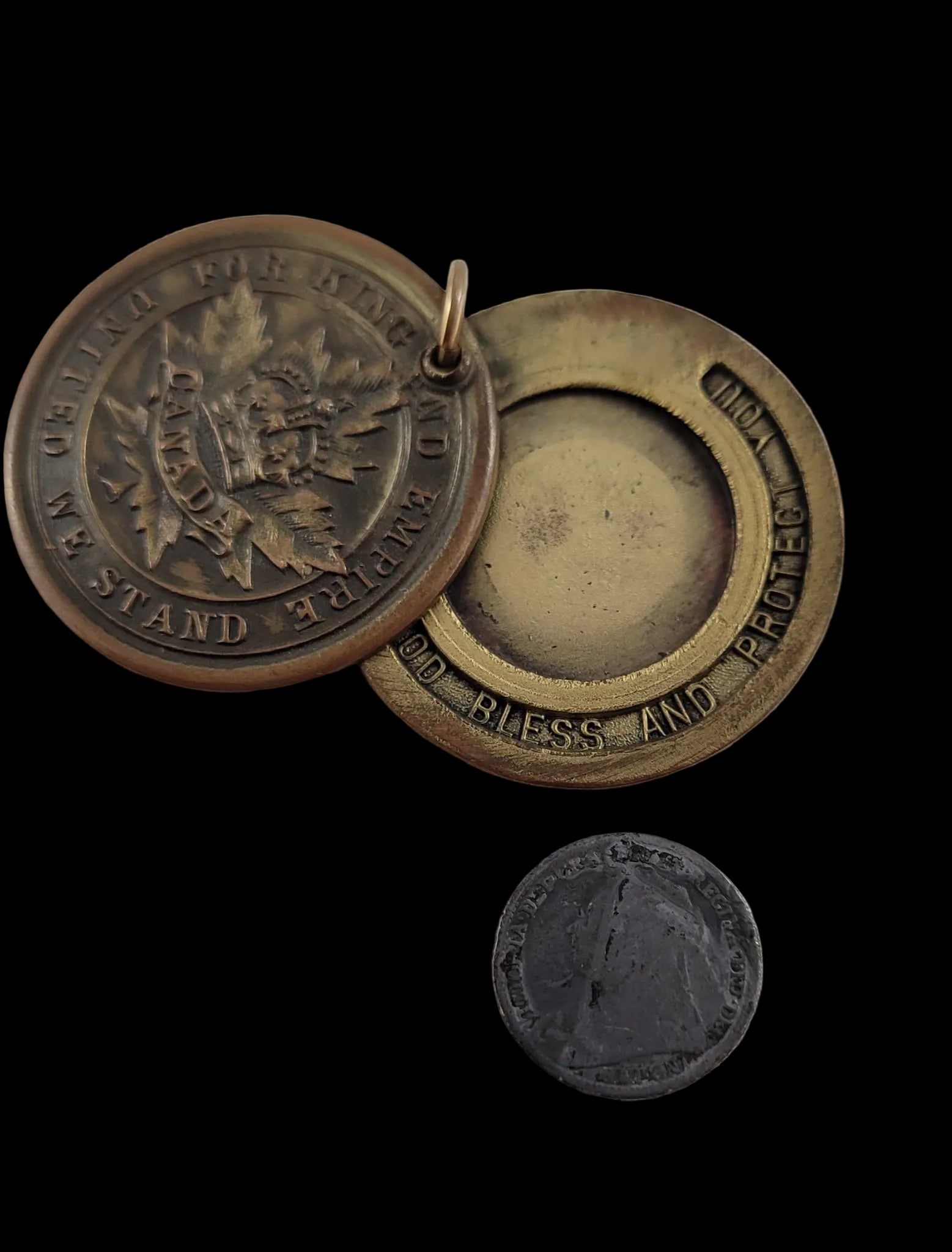 WW1 Canadian Sweetheart Locket Open2