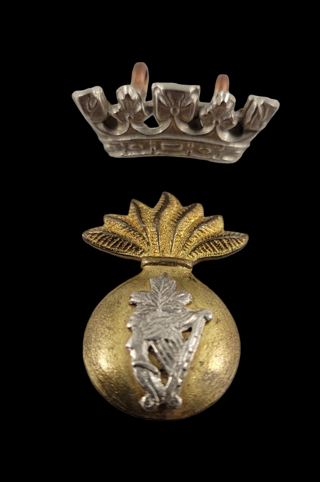 WW2 Two Piece Cap Badge to the Irish Fusiliers of Canada (The Vancouver Regiment)