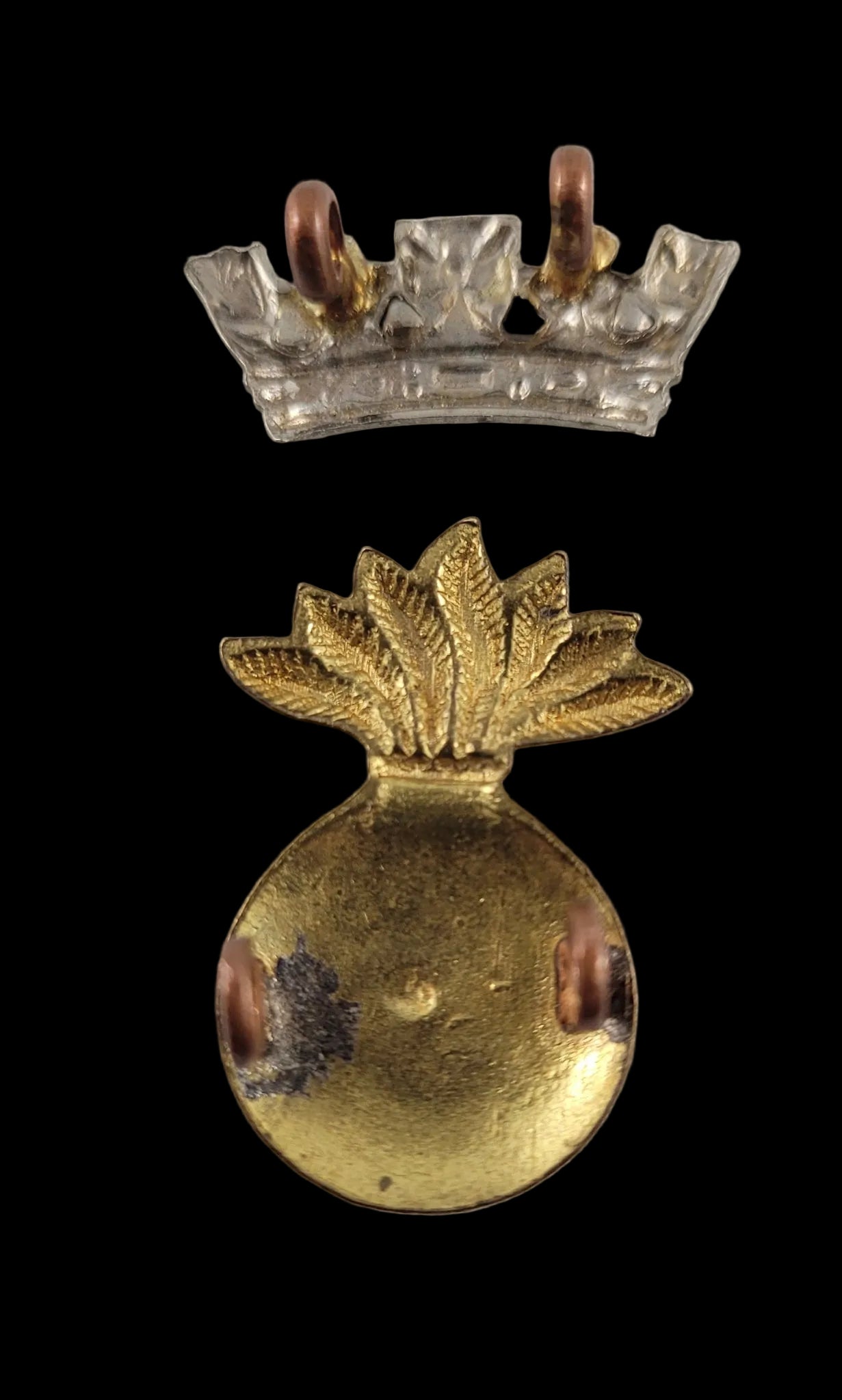 WW2 Two Piece Cap Badge to the Irish Fusiliers of Canada (The Vancouver Regiment) Obverse